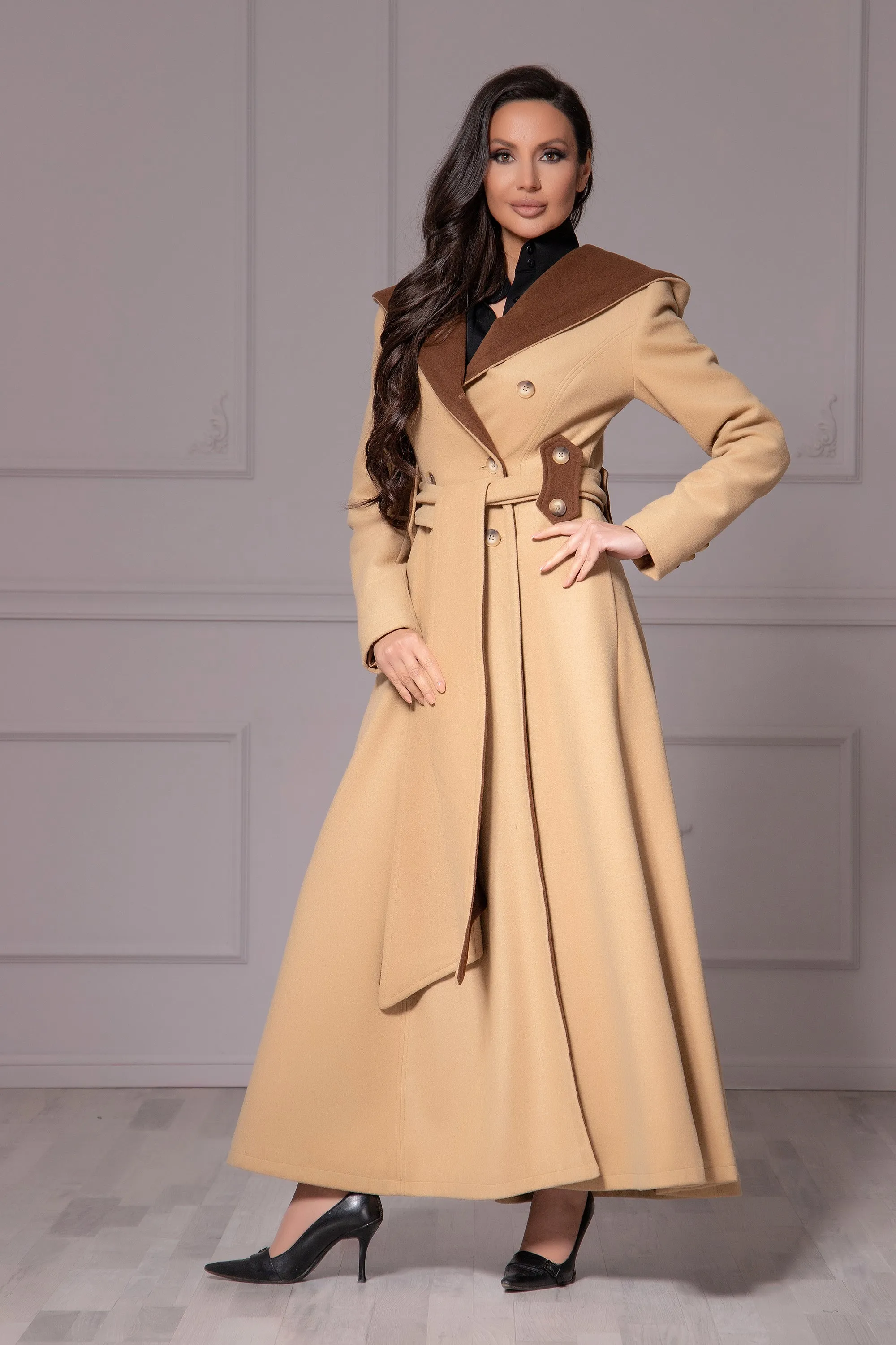 CONTRASTING OVERCOAT