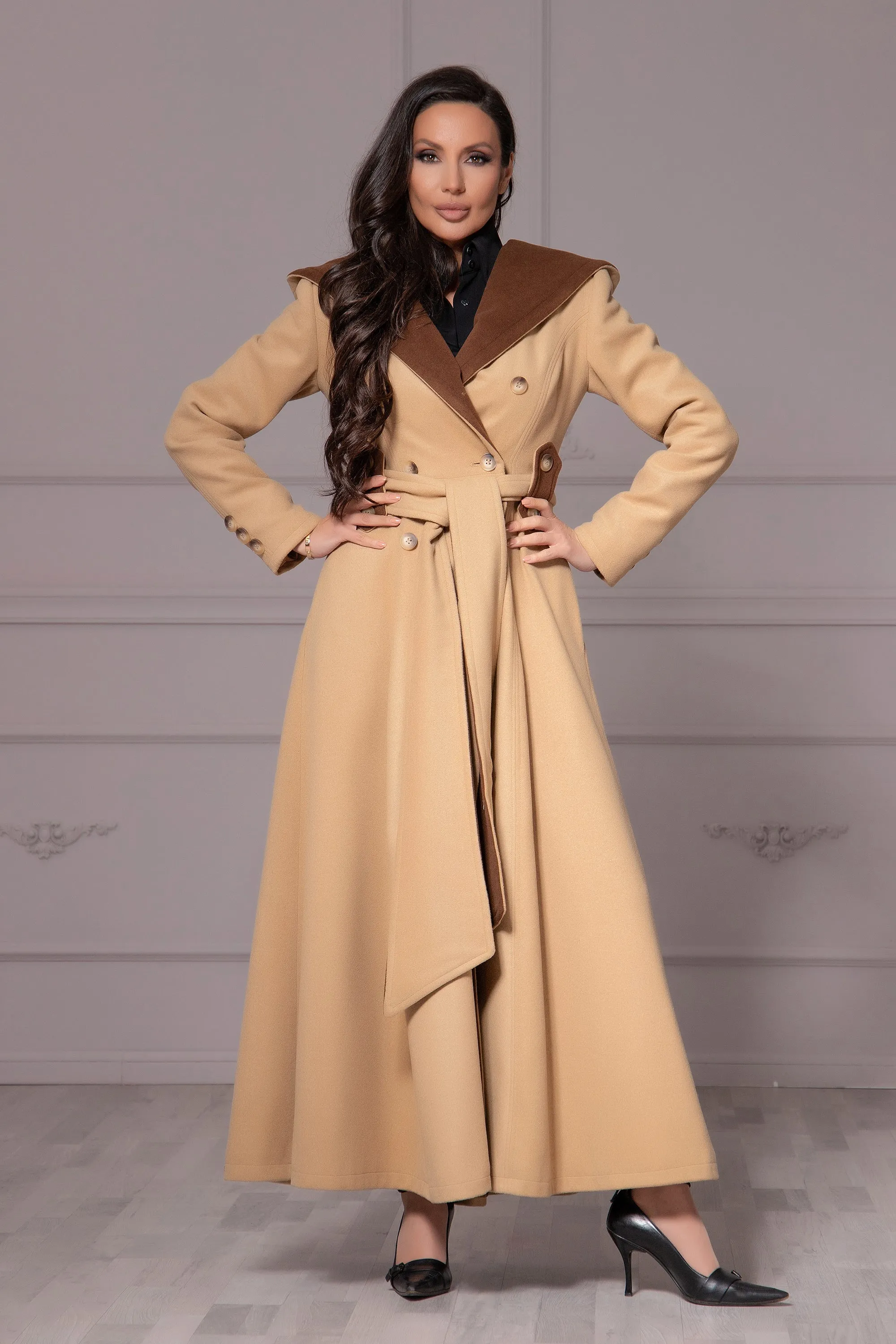 CONTRASTING OVERCOAT