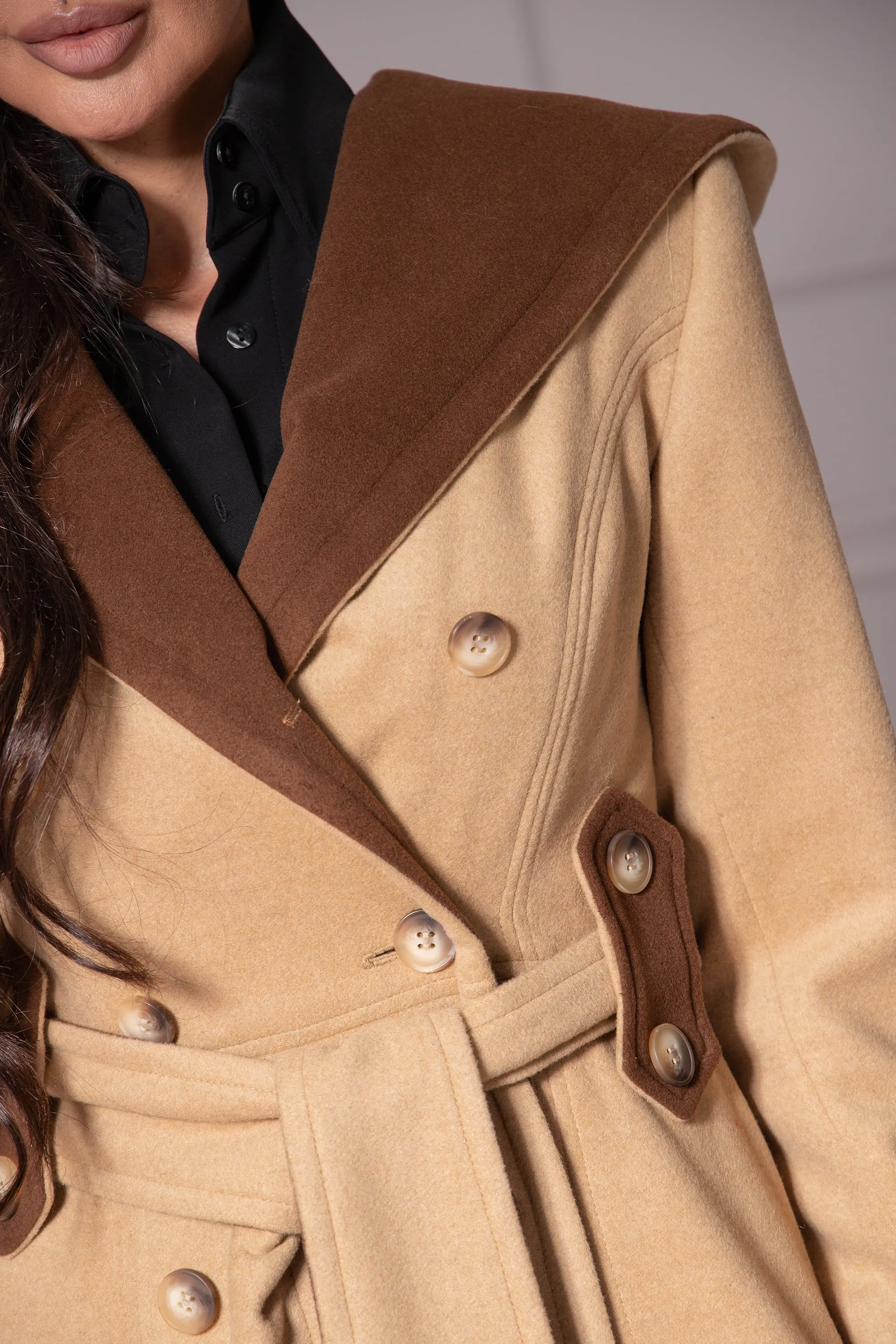 CONTRASTING OVERCOAT