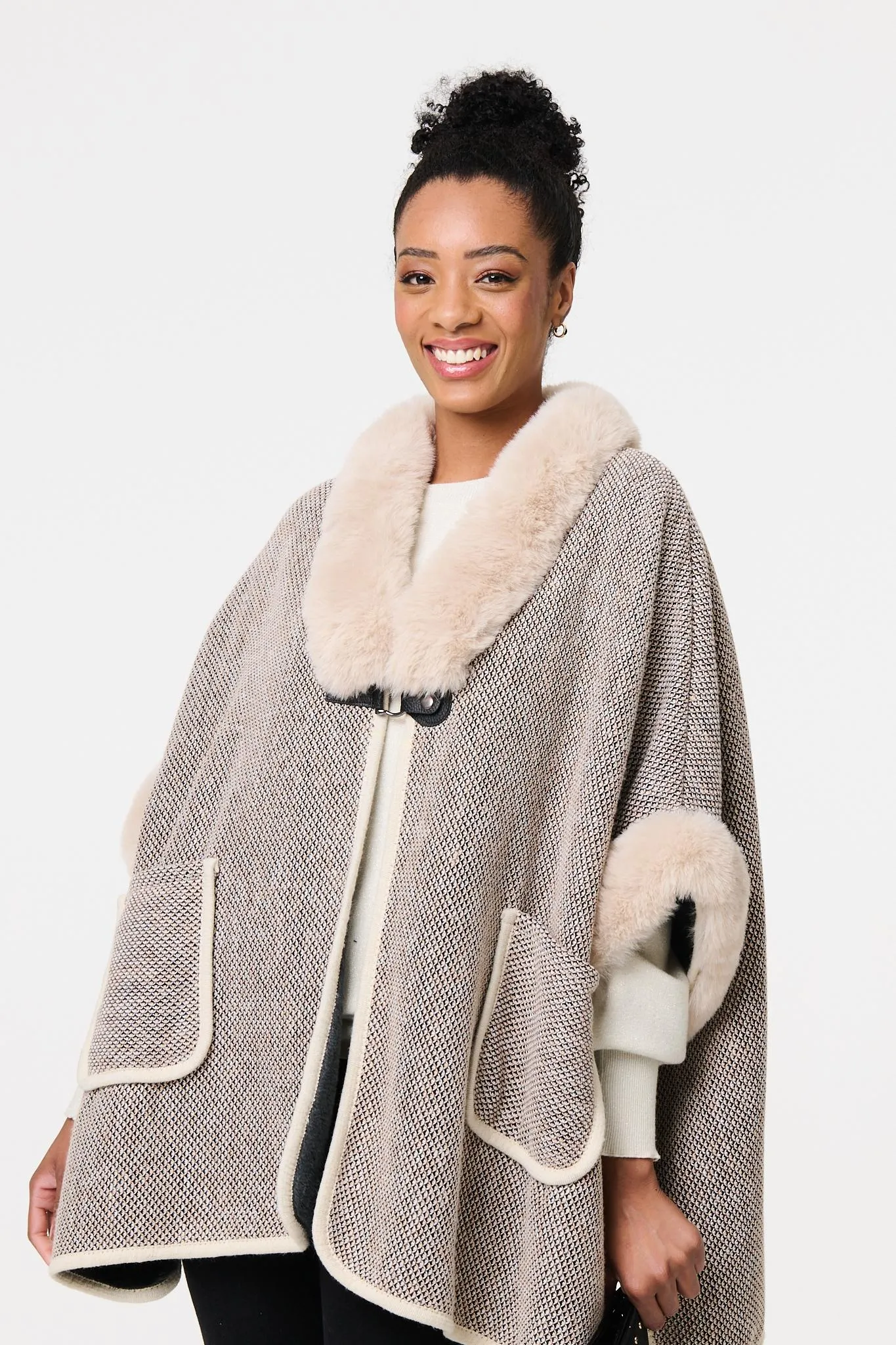 Faux Fur Trim 1/2 Sleeve Buckled Poncho