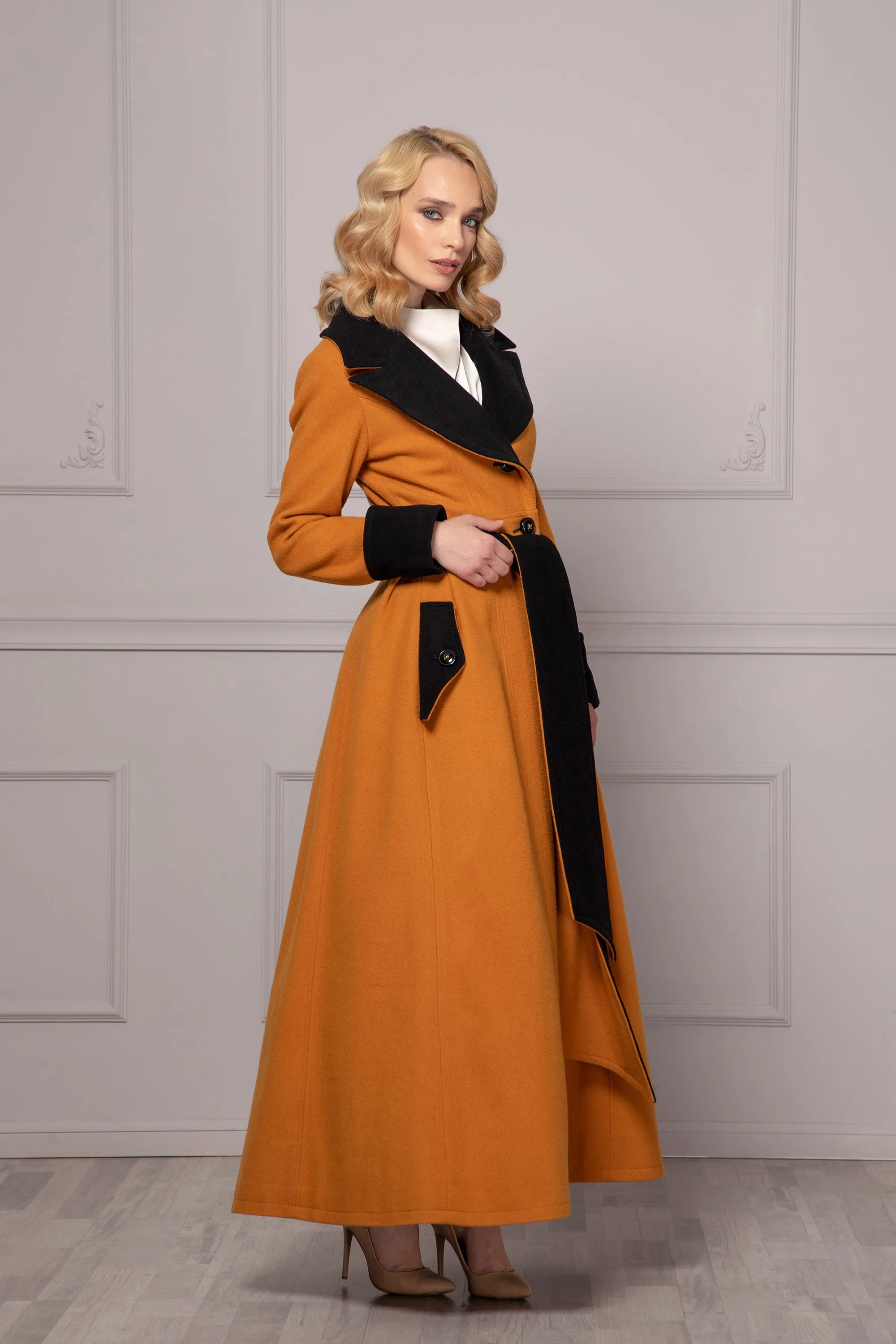 FLATTERING BELTED COAT