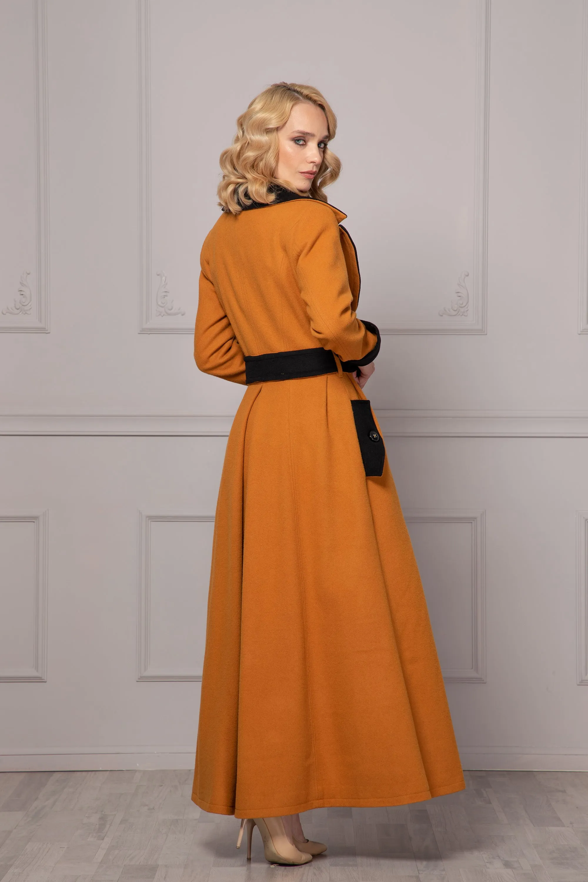 FLATTERING BELTED COAT