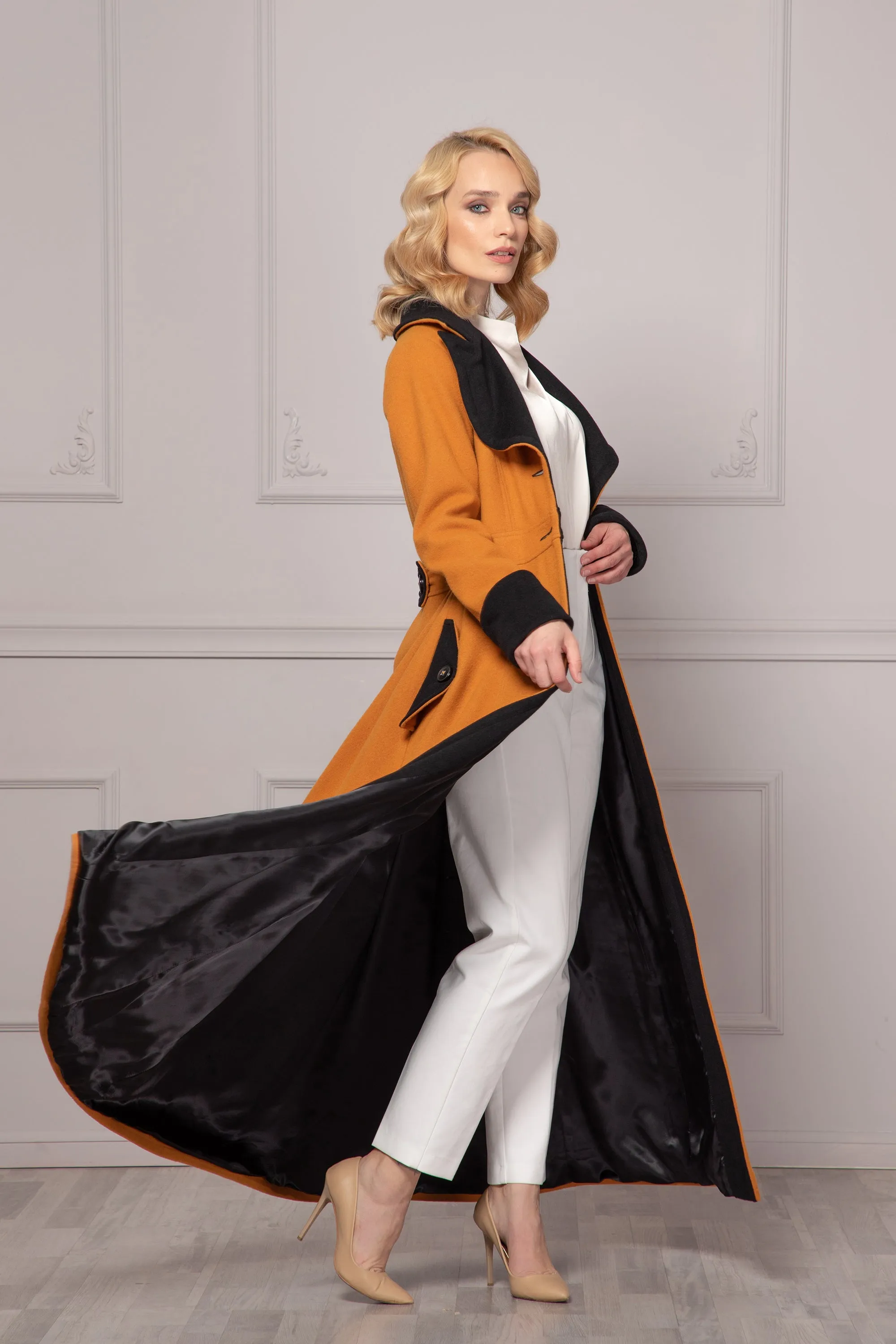 FLATTERING BELTED COAT