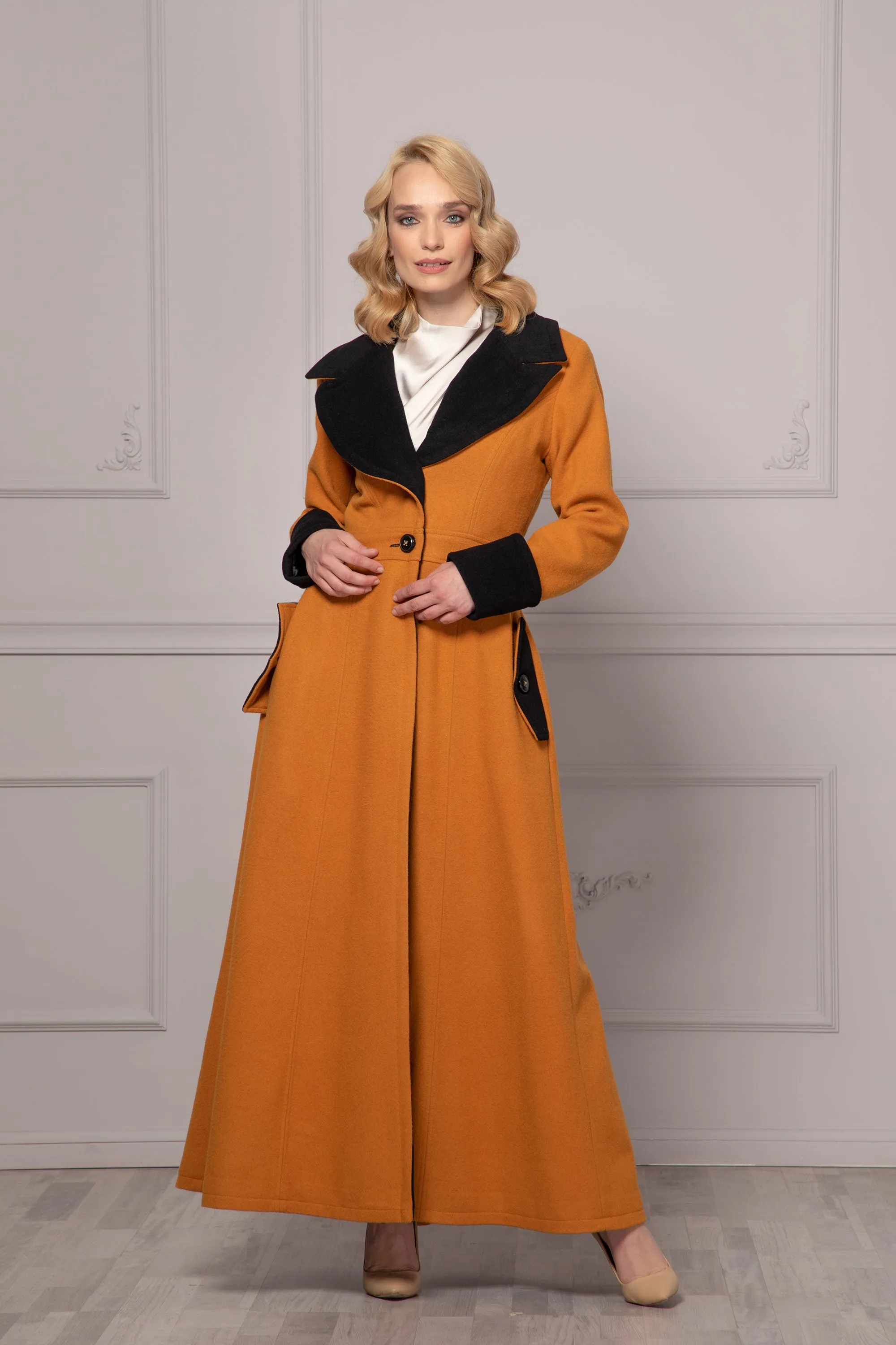 FLATTERING BELTED COAT