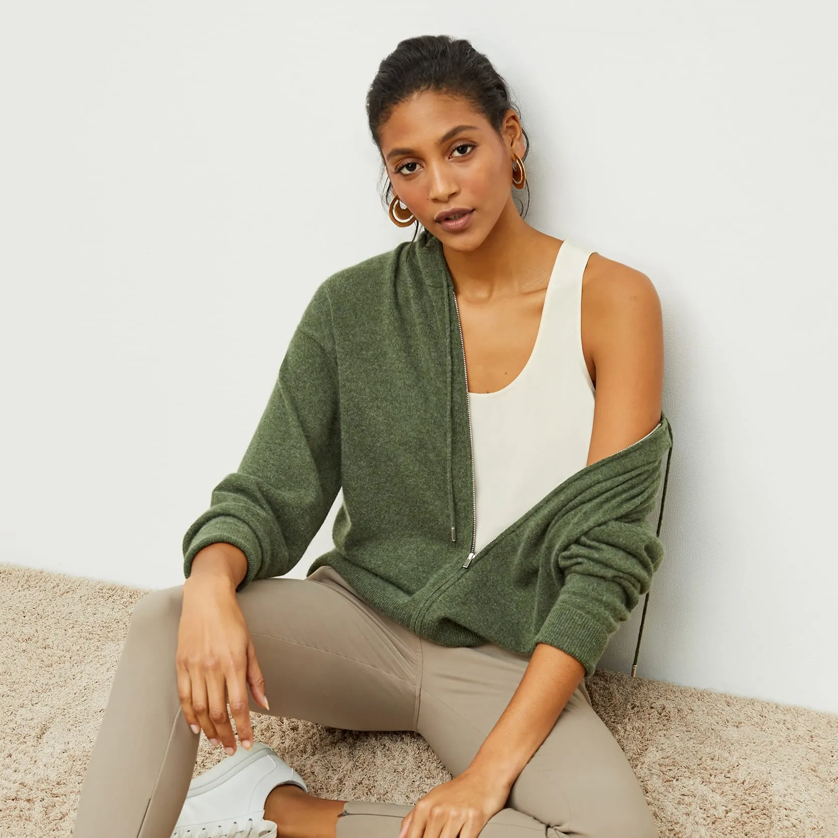 Judith Hoodie - Cashmere :: Olive