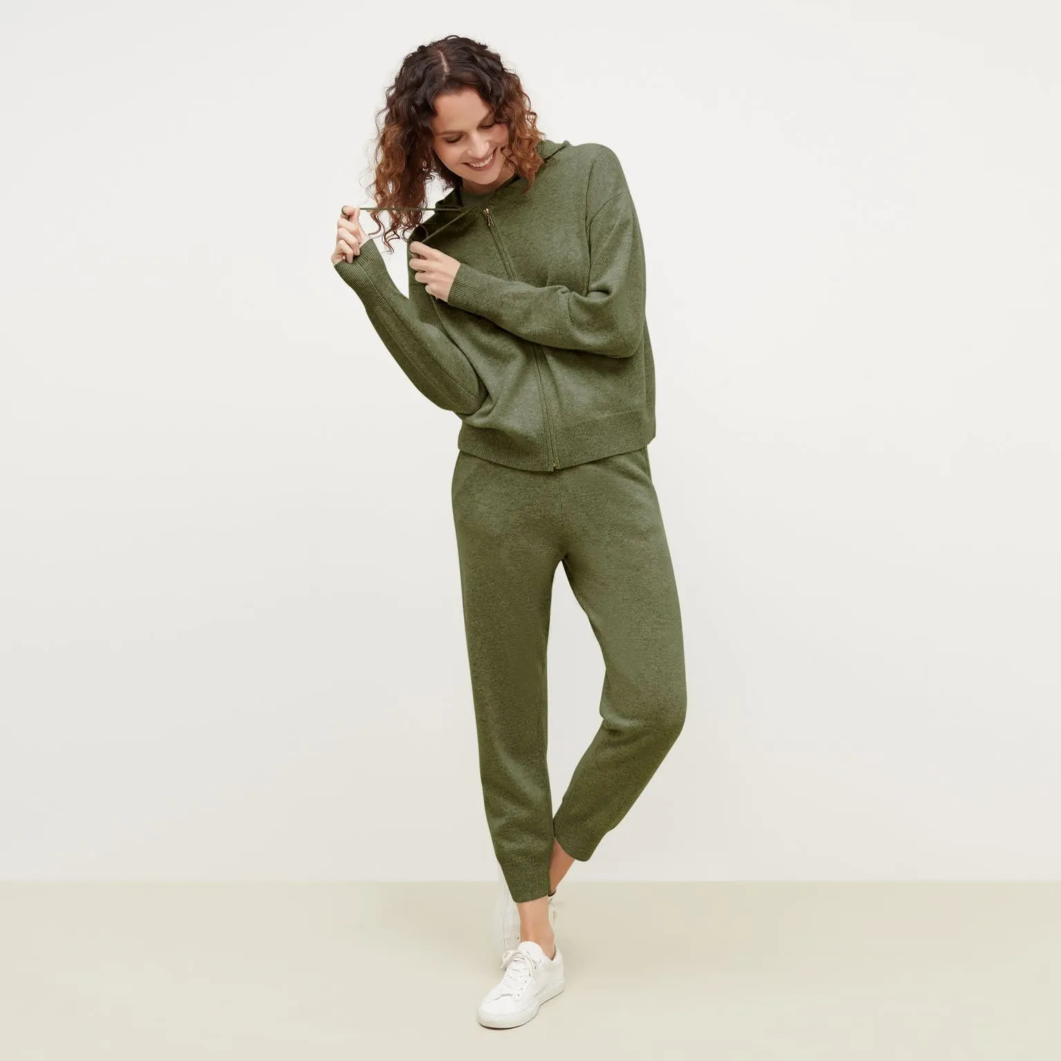 Judith Hoodie - Cashmere :: Olive