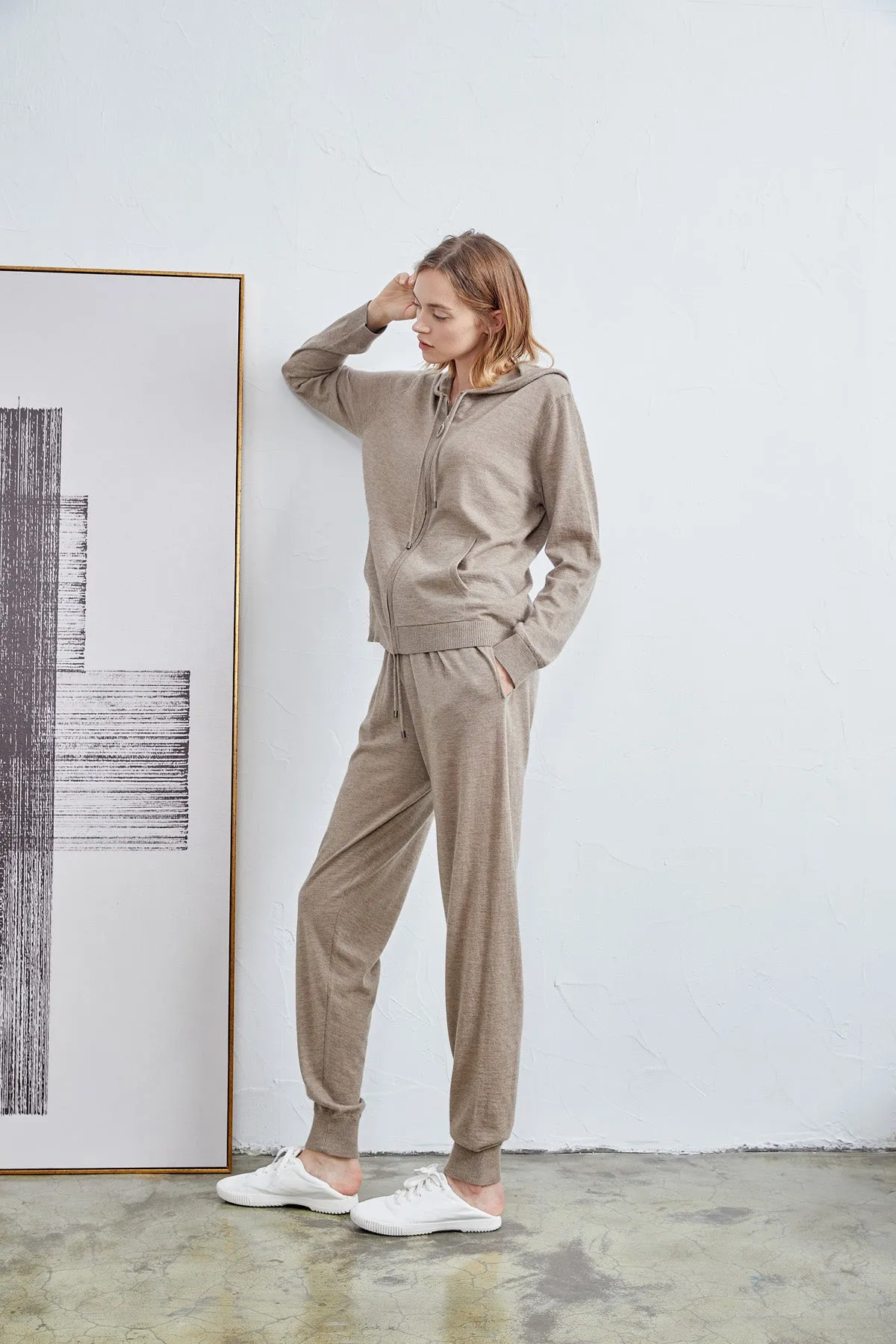 Sporty leisure simple hoodie / Wide-leg cashmere pants