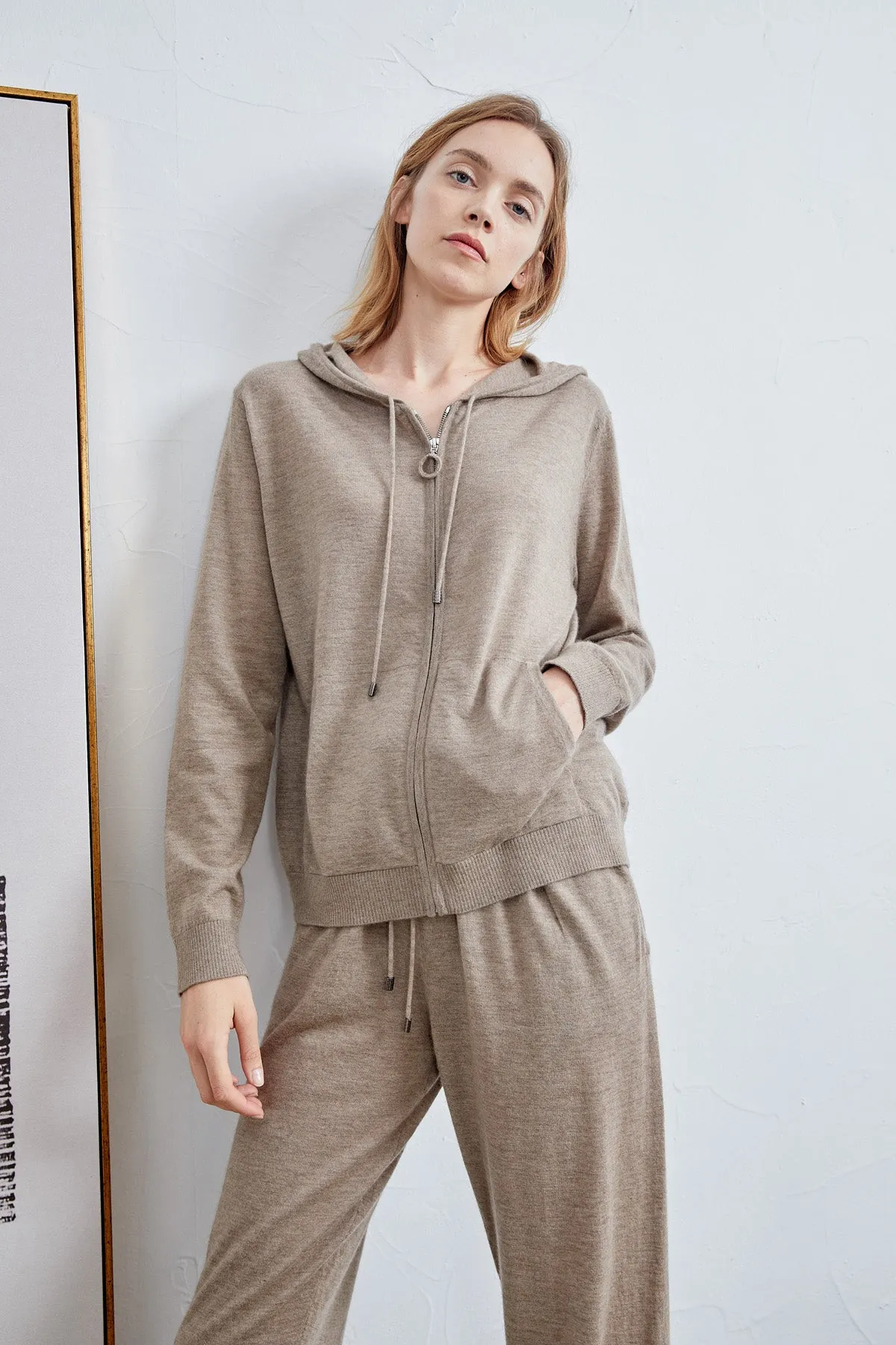 Sporty leisure simple hoodie / Wide-leg cashmere pants